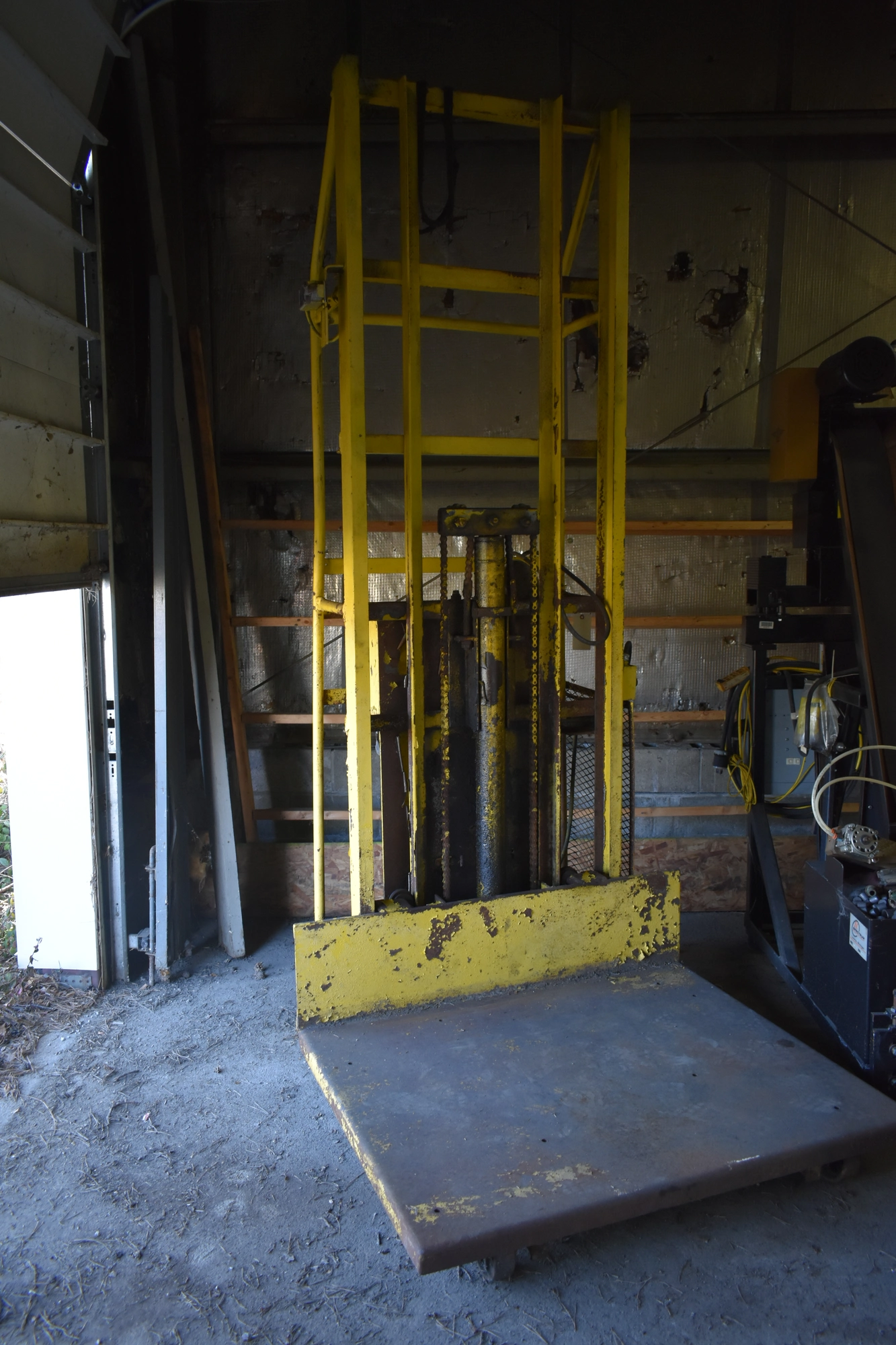 4000 LB (APPROXIMATELY) x 90" H PORTABLE HYDRAULIC DIE LIFTER w/48" X 39" PLATFORM
