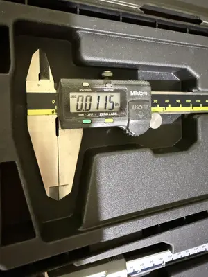 Mitutoyo Absolute AOS Digimatic Digital Caliper 0-7" & Mitutoyo Absolute IP67 Coolant Proof
