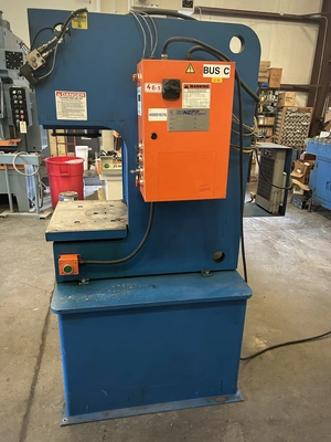 Used 2004 NEFF NEFF D25-5HS PRESS C-Frame Presses Tennessee US | Alma Machinery #1327039