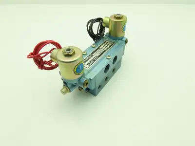 Skinner S3SSJDL2 Directional Control Valve 5-Way 3 Pos 120V 1/4" NPT