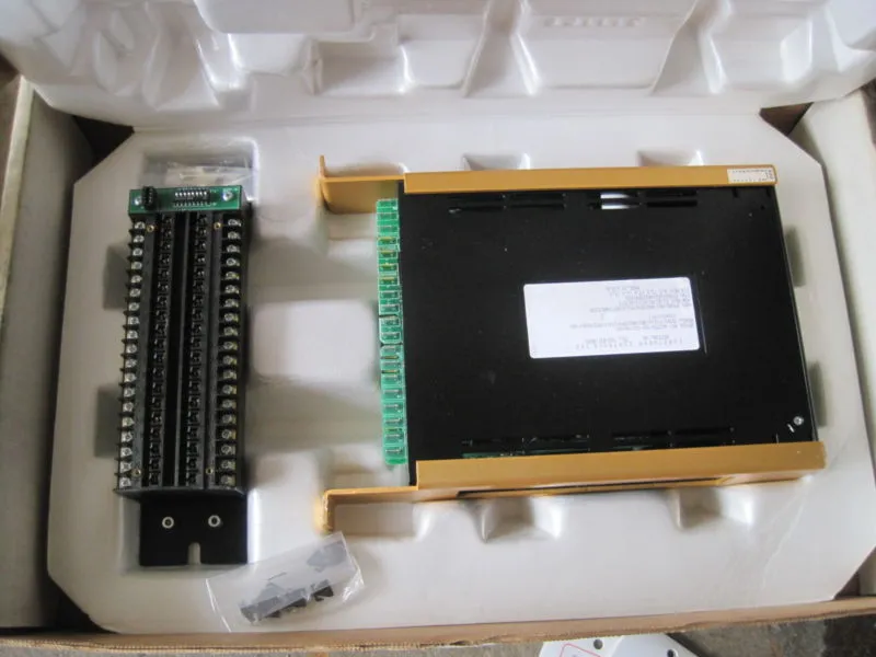 NEW EUROTHERM CONTROLS ECMA2/FA216/AN2/AN2/DP4 CONTROLLER