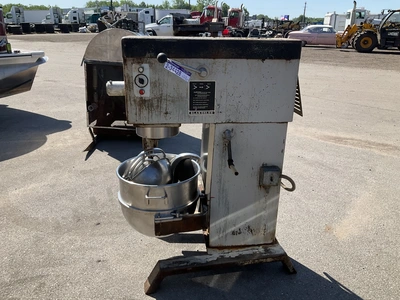 Blakeslee industrial/commercial mixer model DD-80T, 220 volt single phase electric, 4 speed mixer, c...
