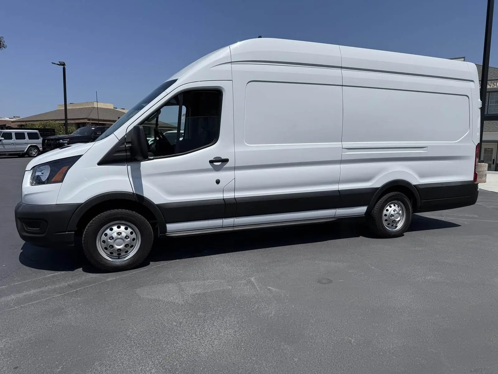USED 2022 FORD E-350