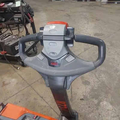USED 2018 TOYOTA 8HBW23