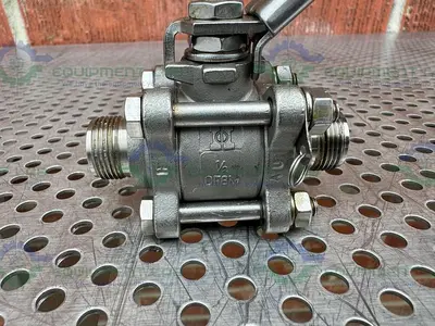 USED INLINE INDUSTRIES STAINLESS STEEL BALL VALVE W/ 1/2" SANITARY FITTING