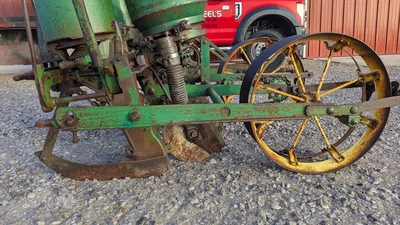 USED JOHN DEERE 246