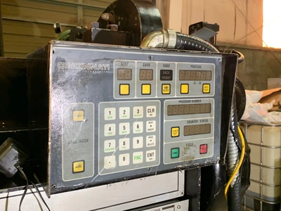 USED 2002 CINCINNATI 1808G