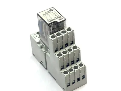 USED ALLEN-BRADLEY 24V DC RELAY W/ 700‑HN104 14‑BLADE SOCKET BASE