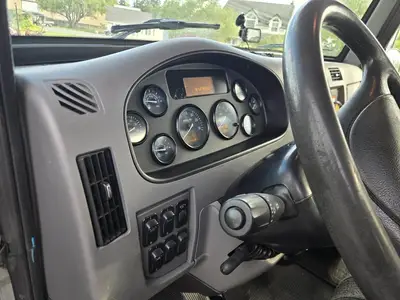 USED 2017 PETERBILT 348