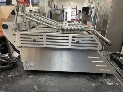 Used Star Used Star Pro-Max Split Lid 14" Two Sided Panini Press Grill 120V Sandwich Machines Illinois US | Falcon Restaurant Supply #1376168