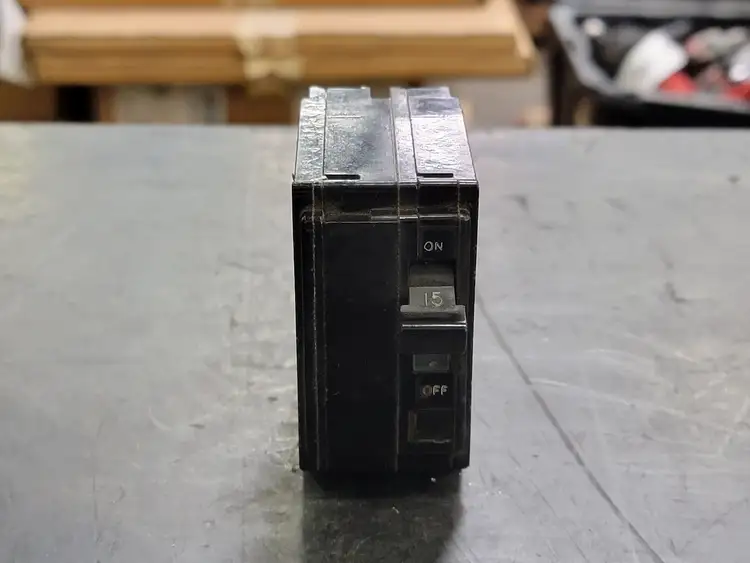 Used SQUARE D QO215 Switchgears British Columbia CA | Lenmark #294532
