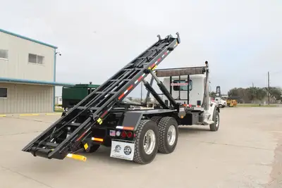 New | in-Stock 2027 PETERBILT 548 Rolloff Trucks Texas US | Roll Off Truck World #1492000