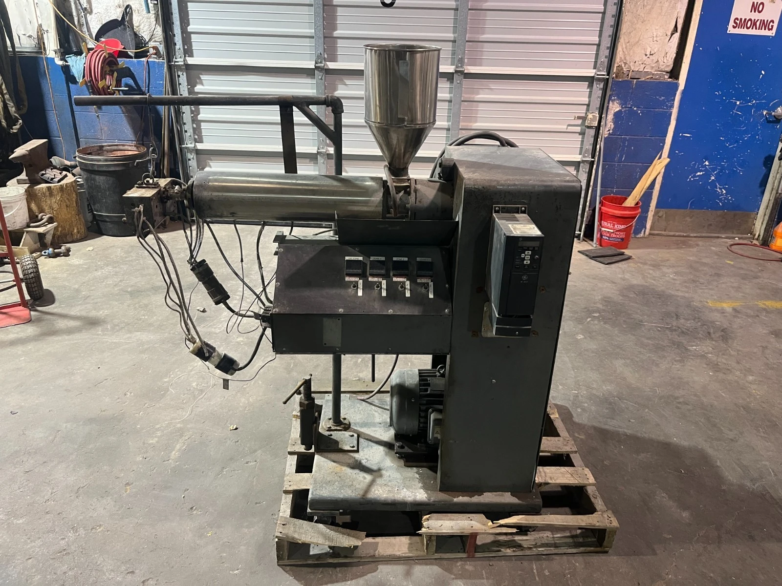 Plastic 1” Extruder with Ribbon die Roll Stand and cooling tank Included 480V