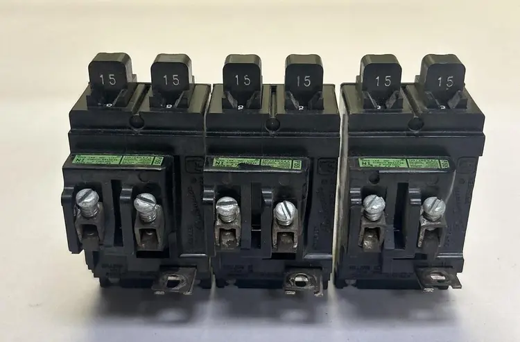 Used BULLDOG ELECTRIC P1515 Circuit Breakers | Surplus Asset Holdings #1189436