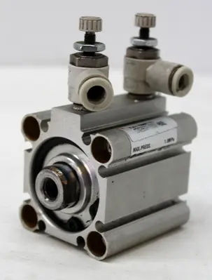 USED SMC CDQ2B32-15DZ-A93L