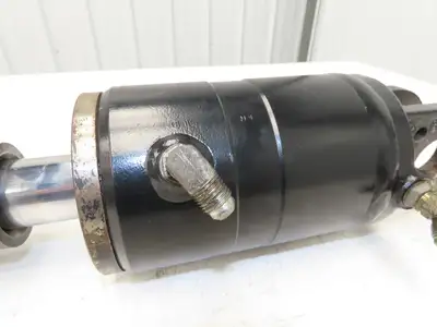 Yale 1504880 Forklift Hydraulic Tilt Cylinder Removed From Off ERC100HGN
