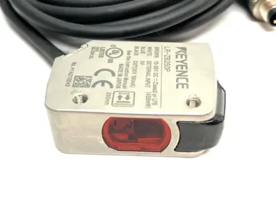 USED KEYENCE SELF-CONT. CMOS DISTANCE LASER SENSOR, RECTANGULAR, CABLE TYPE