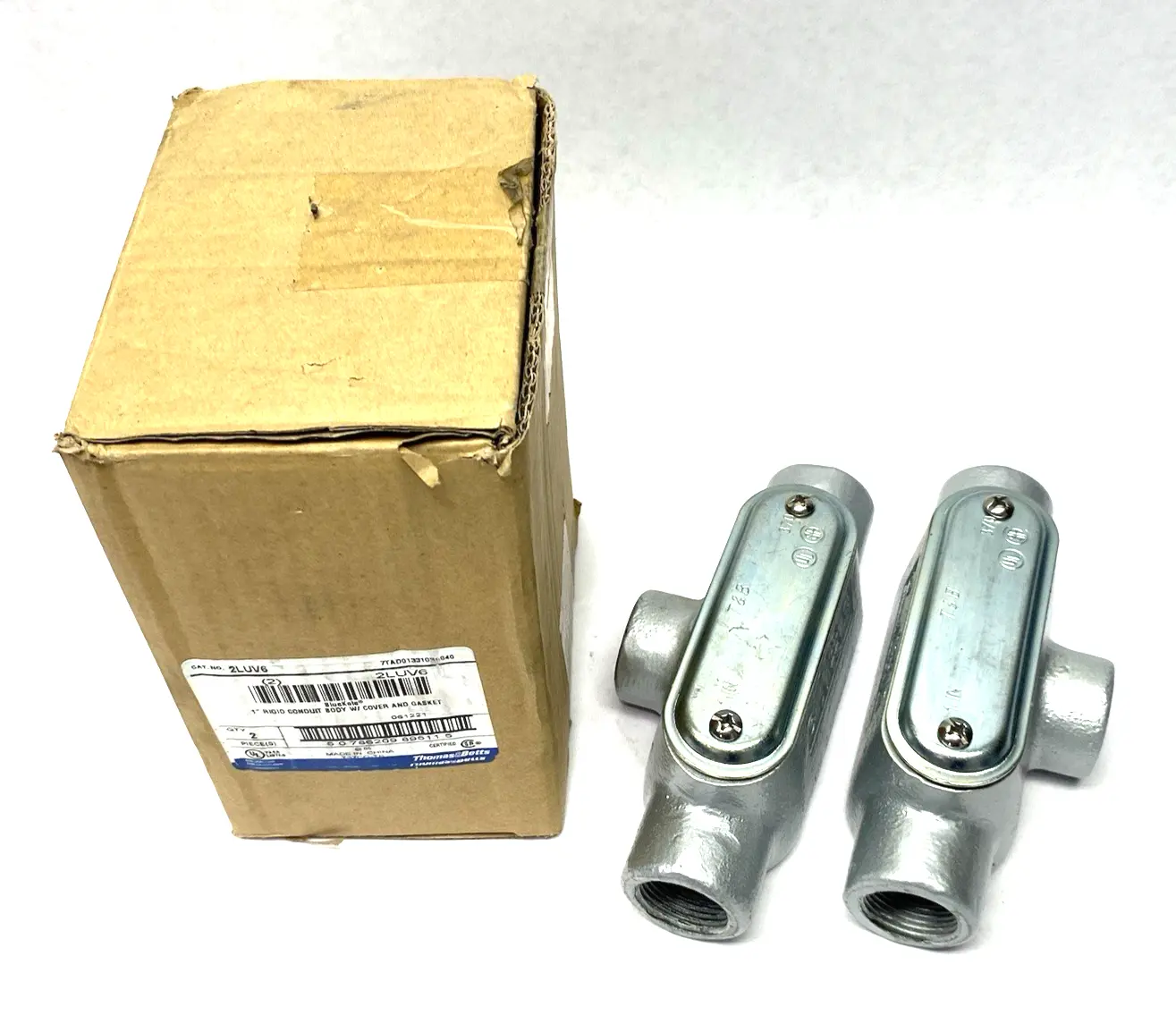 USED ABB THOMAS & BETTS T-STYLE CONDUIT OUTLET BODY 1" W/ GASKET & COVER