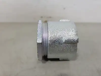 NEW THOMAS & BETTS 677