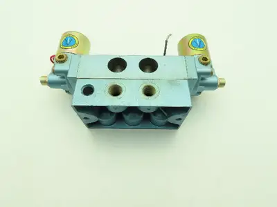Skinner S3SSJDL2 Directional Control Valve 5-Way 3 Pos 120V 1/4" NPT