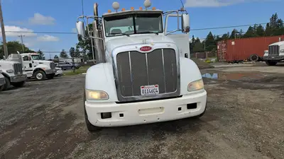 USED 2013 PETERBILT 386