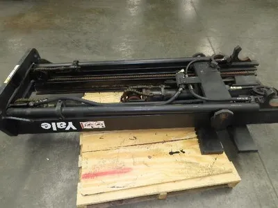 Yale Electric Forklift Mast 3-Stage Class 2 16" x 39" Carriage 5" Mount