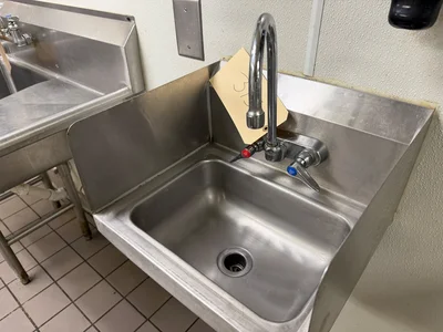 Used _UNKNOWN_ _UNKNOWN_ Hand Washing and Sanitizing Georgia US | Auction Management Corporation #1548565