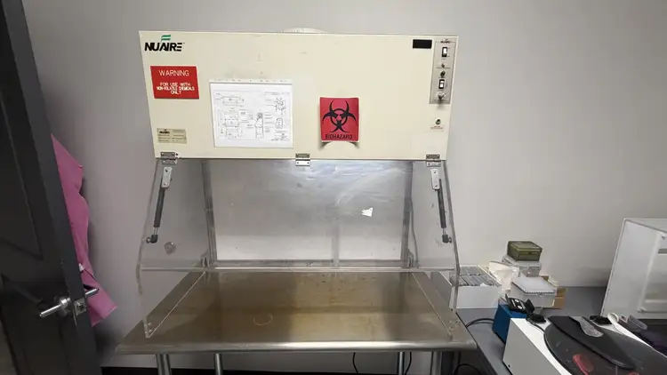 Used Nuaire NU-425-400 Biosafety Cabinets Texas US | PT Medical Technologies #1458536