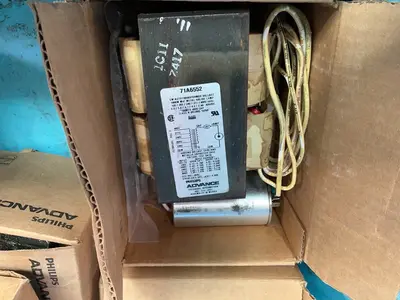 Used UNIVERSAL TECHNOLOGIES, OSRAM, PHILLIP ADVANCE _UNKNOWN_ Light Source Equipment Ohio US | HGR 24 #1291864