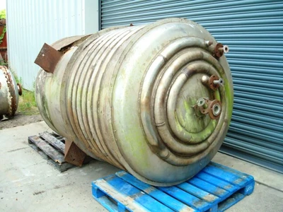 3200 L S/S Vertical Jkt Pressure Vessel