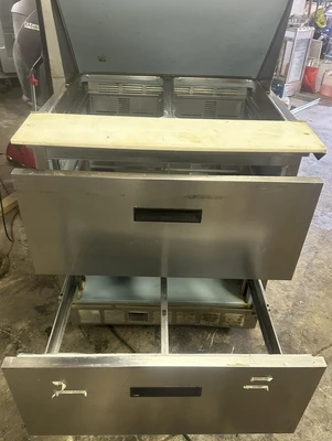 174-0136 Delfield 32” Self Contained Sandwich Prep Table Cooler