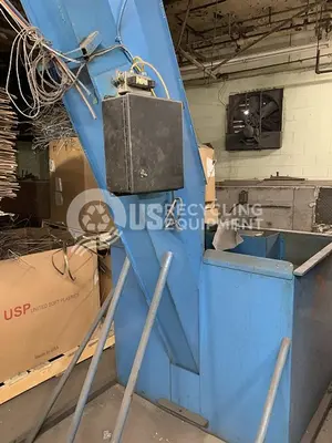 Unknown Manufacturer: Used Metal Belt Infeed Conveyor with Hopper Feed