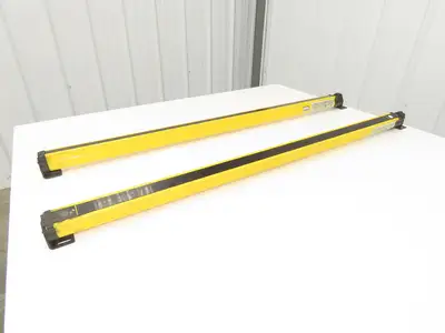 440L-P4J0960YD Guardshield Safety Light Curtain Transmitter/Receiver Set -READ