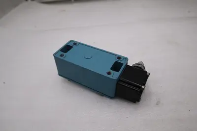 HONEYWELL 51ML10 LIMIT SWITCH STOCK K2114CC