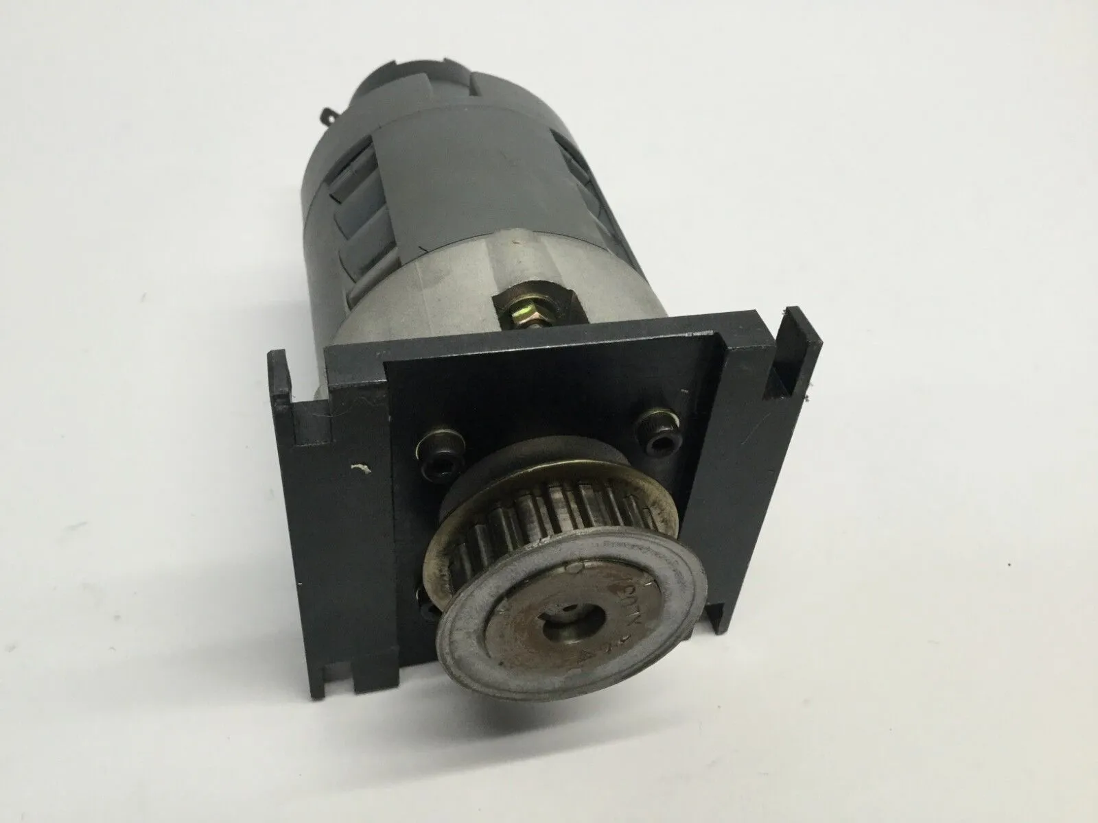 USED YASKAWA MINERTIA MOTOR MINI SERIES 2V3757-1 02.06