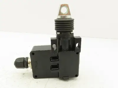 Siemens 38E7 140-1BD00-0A80 Rope Pull Grab Cable Switch E-Stop Spring Return