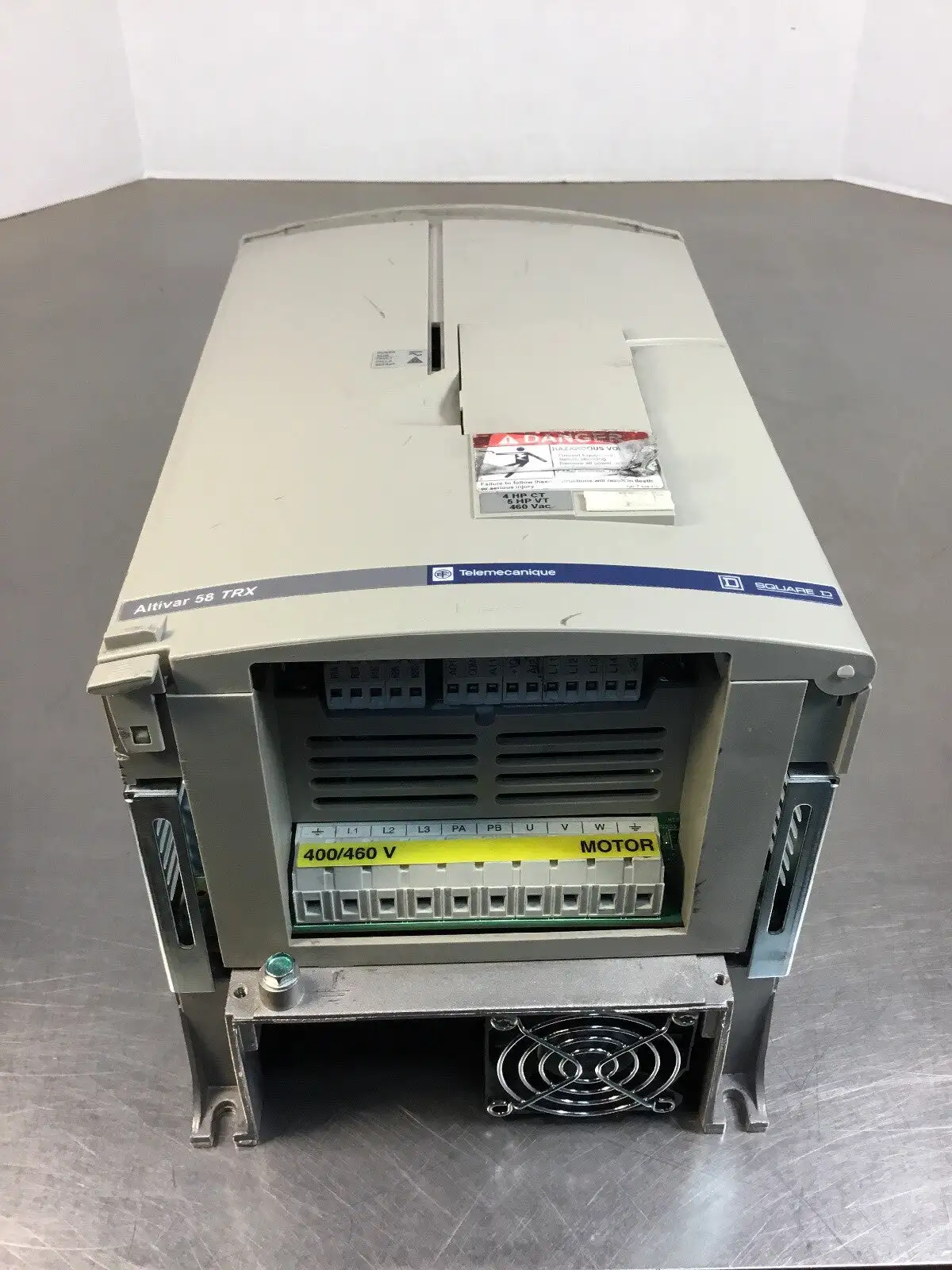 SQUARE D / TELEMECANIQUE ALTIVAR 58 4 HP VARIABLE FREQ. DRIVE ATV58HU54N4XZU. 1F