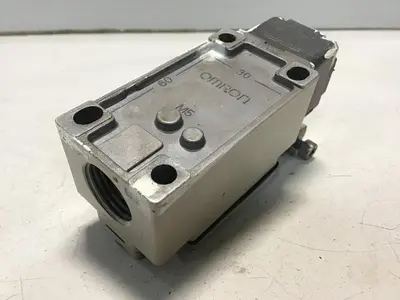 USED OMRON D4B-2115N-R
