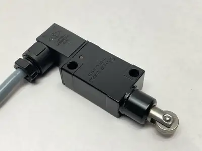 Used Panasonic Snap Action Limit Switch 5A 250VAC Relays & Switches Michigan US | Maverick Industrial Sales #1391867