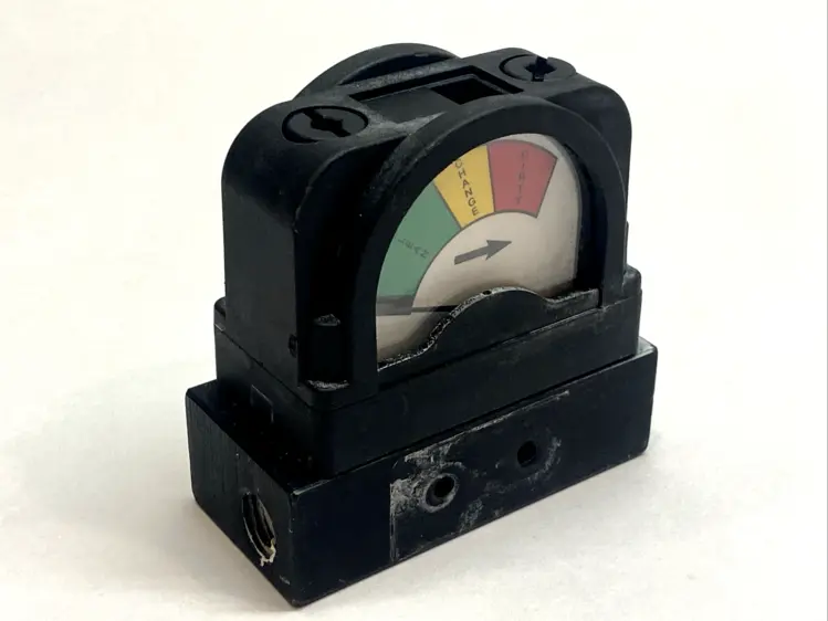 Used MIDWEST PRESSURE INDICATOR 0-15 PSI 1/4" Lab Manometers Michigan US | Maverick Industrial Sales #1092620