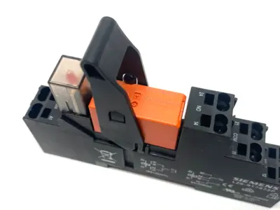 USED SIEMENS SIRIUS COMPACT PLUG-IN RELAY 2 CO DC 24V