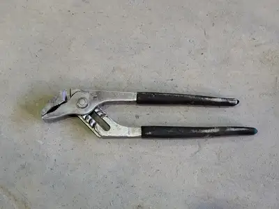 6 pcs Assorted Tools (Vise Grip, Riveter, Pliers, Crimper)