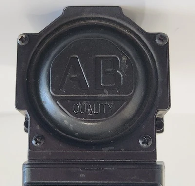 USED Allen-Bradley MPL-A320P-SK24AA