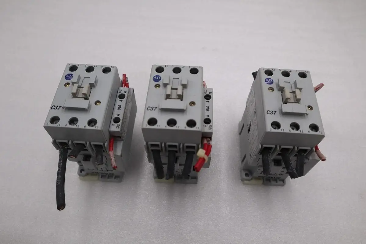 ALLEN BRADLEY 100-C37*00 /B CONTACTOR AB STOCK K-441-A