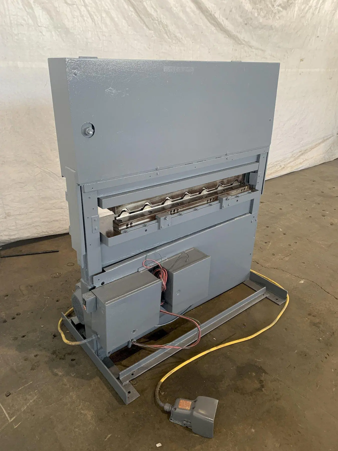 36" HYDRAULIC U-PANEL CORRUGATED CUT OFF PRESS. STOCK # 0846922