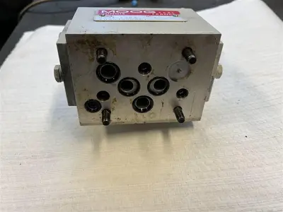 USED MOOG D631-236C SERVO CONTROL VALVE