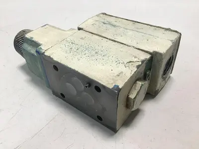 USED VICKERS DG4V-3-2A-M-W-B-40