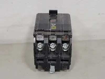 15 Amp, 3 Pole, 240 volts Circuit Breaker