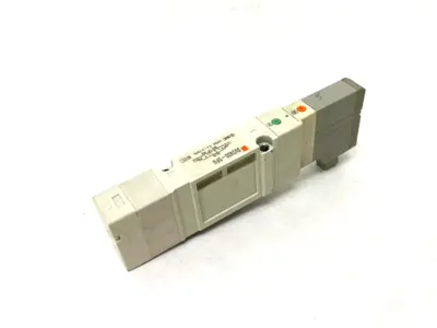 USED SMC PLUG-IN SOLENOID VALVE 5-PORT