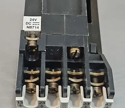 Allen-Bradley 700DC-F400*/C w/ 195-FA40/A Contactor Loc4C4